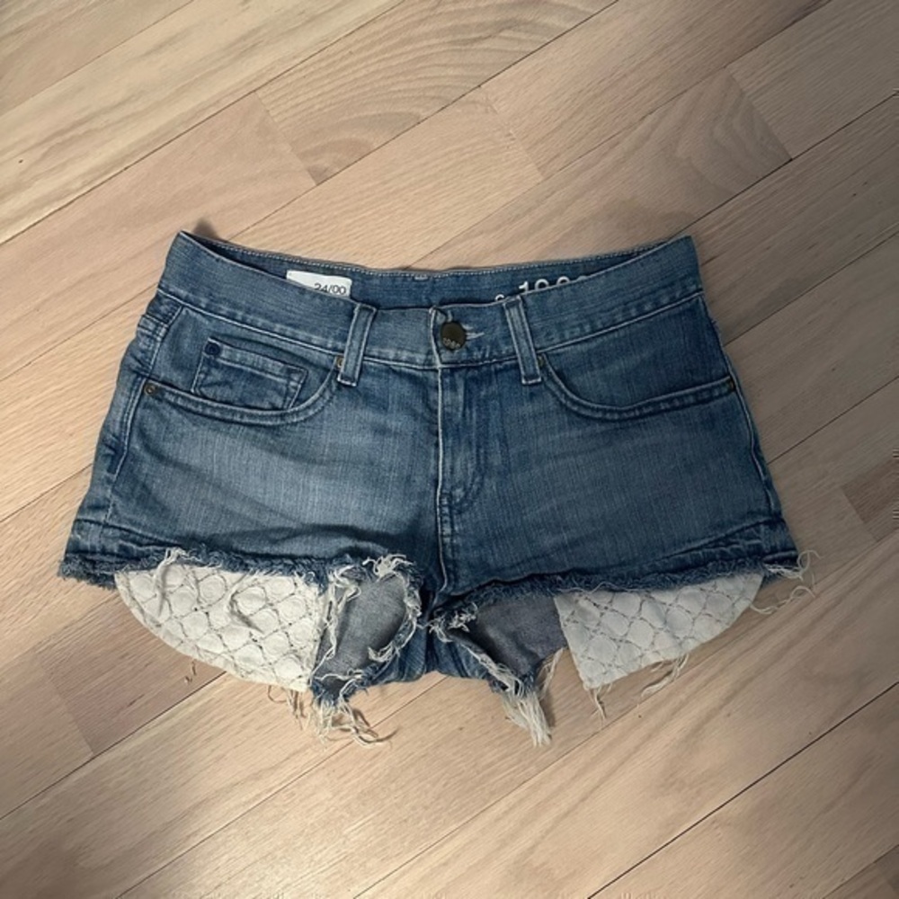 Gap Hot Shorts Size 24/00 with lace pockets light blue denim Condition 8/10
